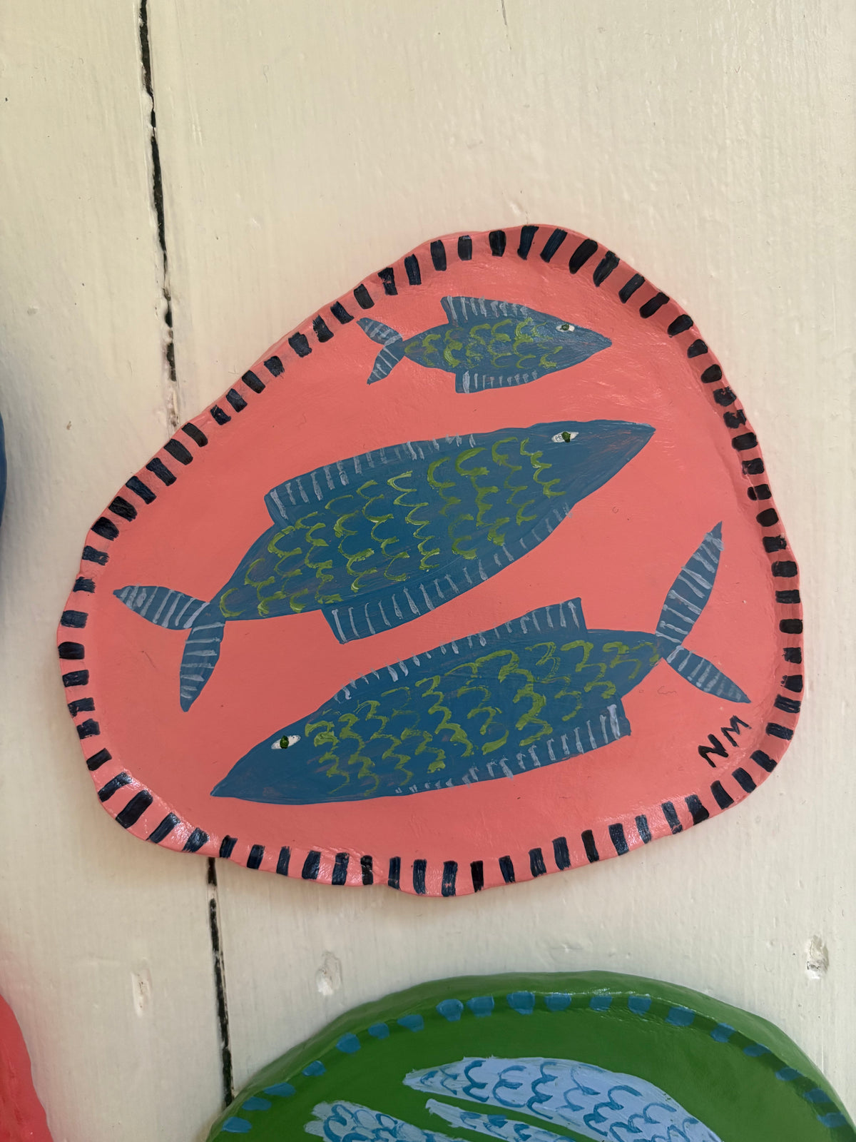 Three blue fish wall plate.
